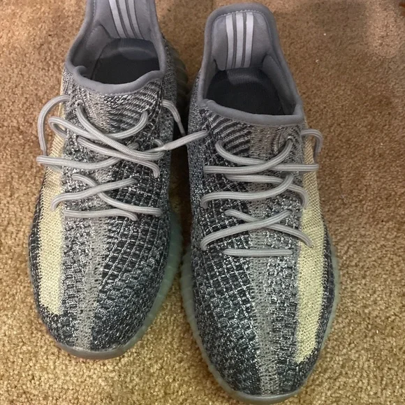 Yeezy350 size 9